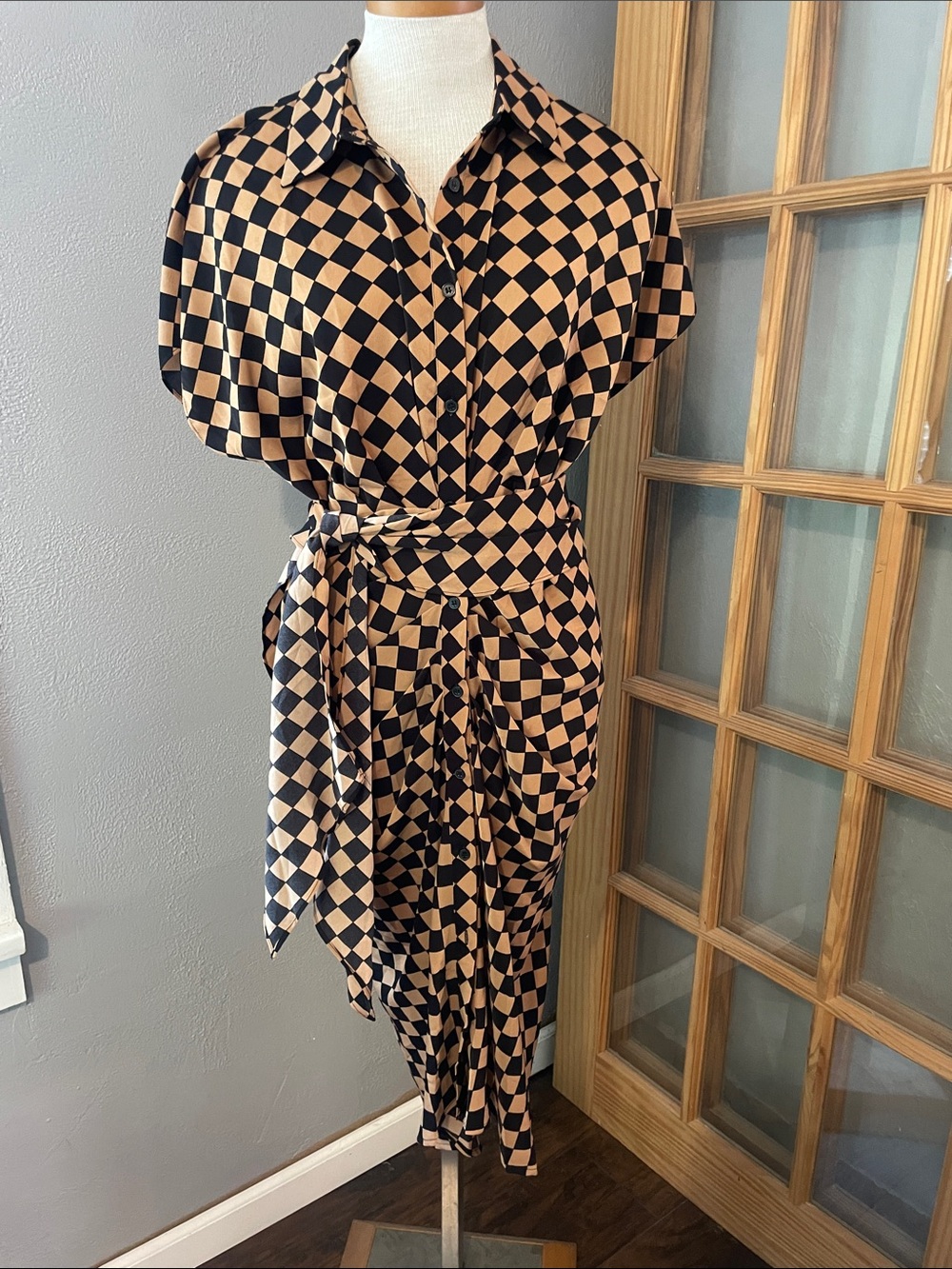 DO+BE Black and Tan Geometric Midi Dress - Picture 2 of 4